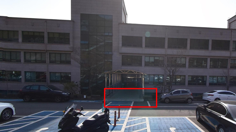 김해대학교 창의관 3층 주차장